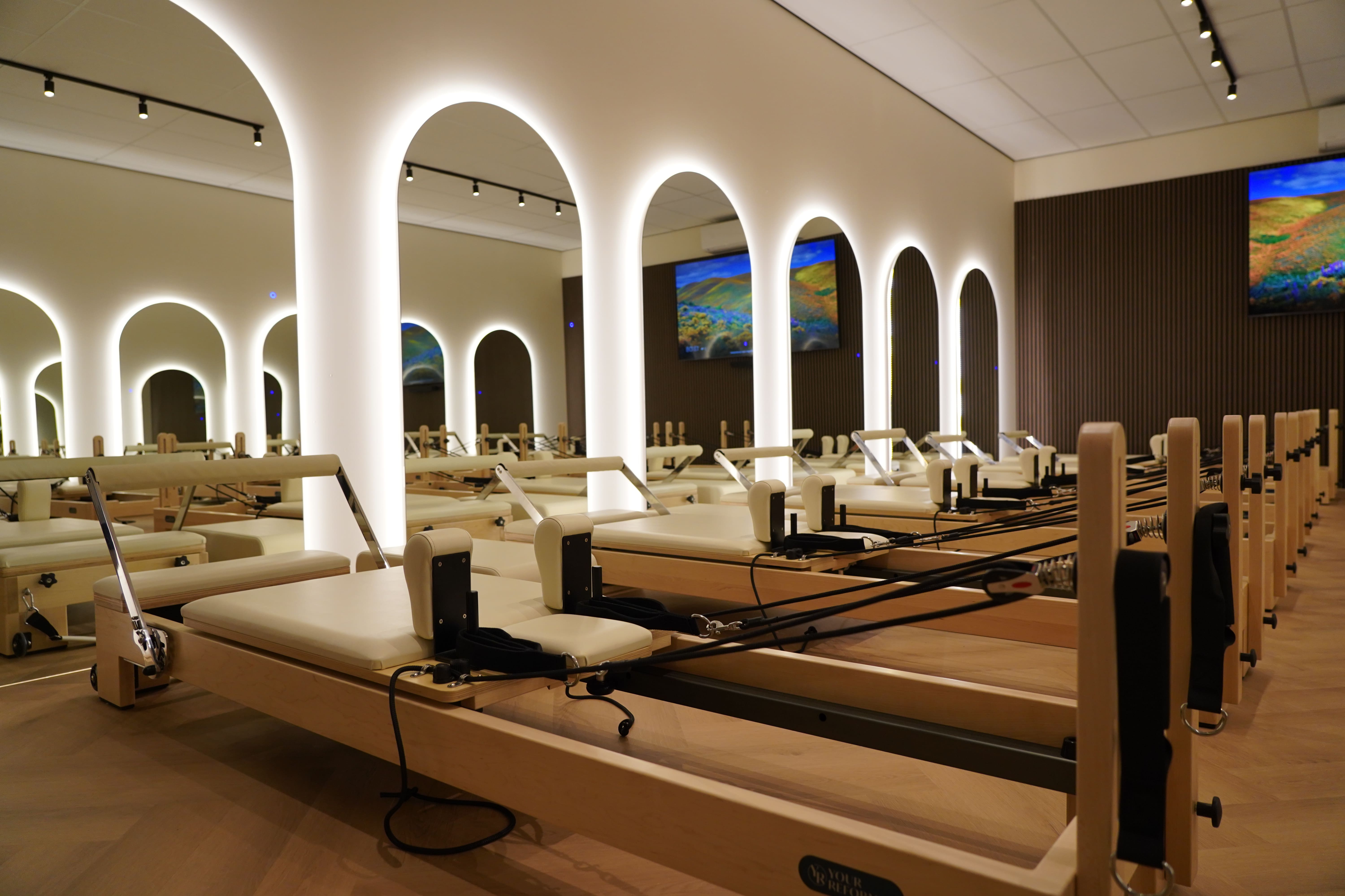 Reformer-studio op de huidige Saen Pilates Studio-website